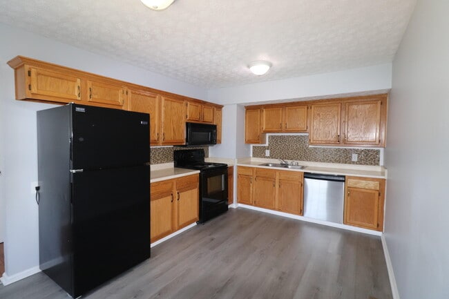 Building Photo - 203 Coburn Dr