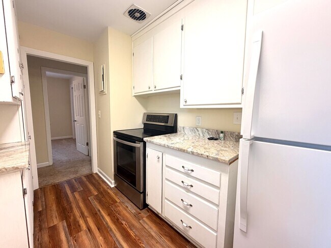 Building Photo - 639 Windermere Blvd