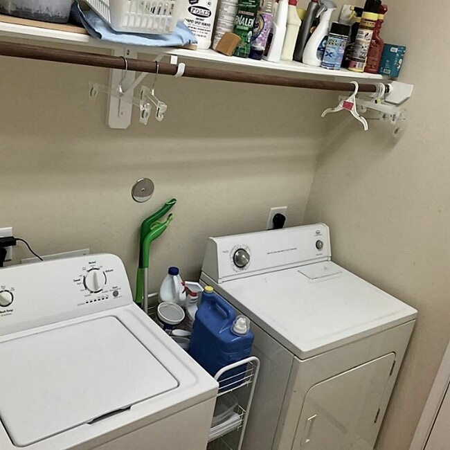 Building Photo - 6422 Addlestone Ridge Ln