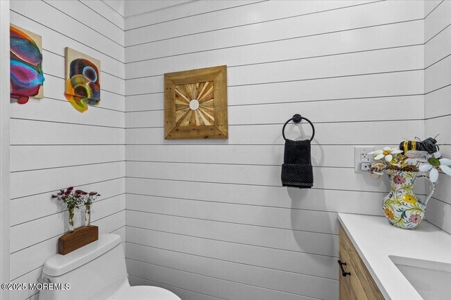 Building Photo - 1503 Comstock St