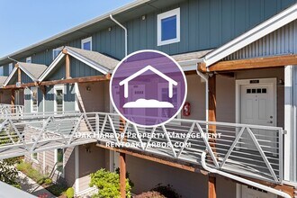 Building Photo - 3 Bed 3 Bath - Views - NAS Whidbey - Island Hospital