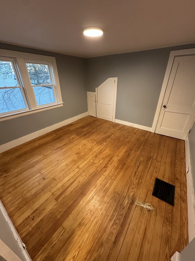 Building Photo - 178 Birch St