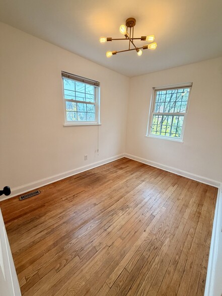 Building Photo - 1300 Dexter Terrace SE