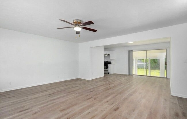 Building Photo - 3 Bedroom PLUS SUNROOM | 2 Bathroom | 2 Ca...