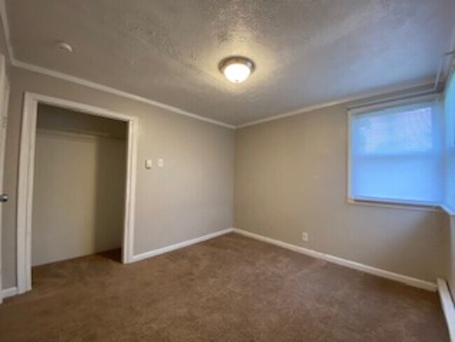 Building Photo - 59636 Rosedale Ave