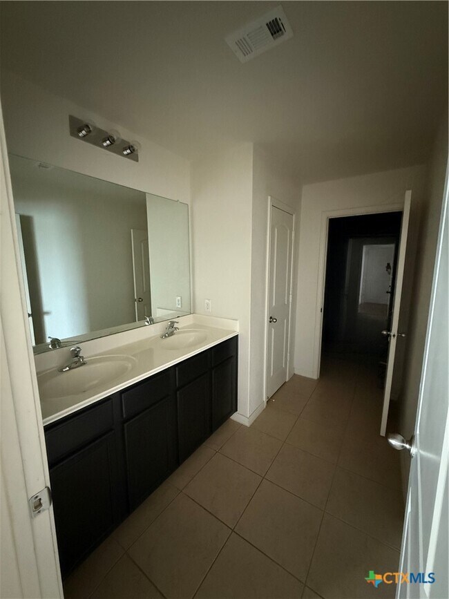 Building Photo - 202 Posey Pass