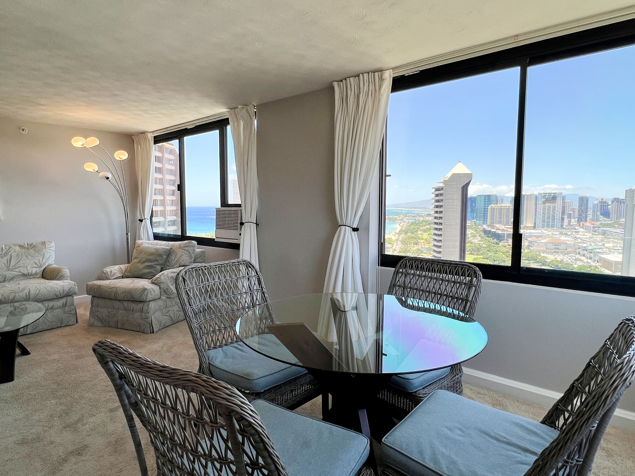 Building Photo - 343 Hobron Ln