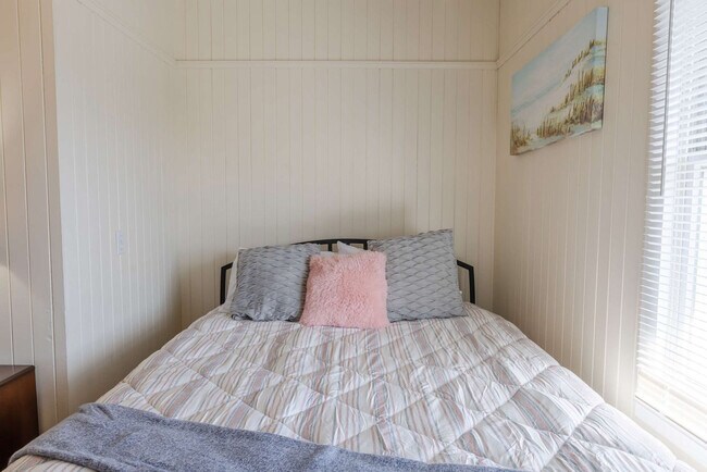 Building Photo - 640 S Columbia St