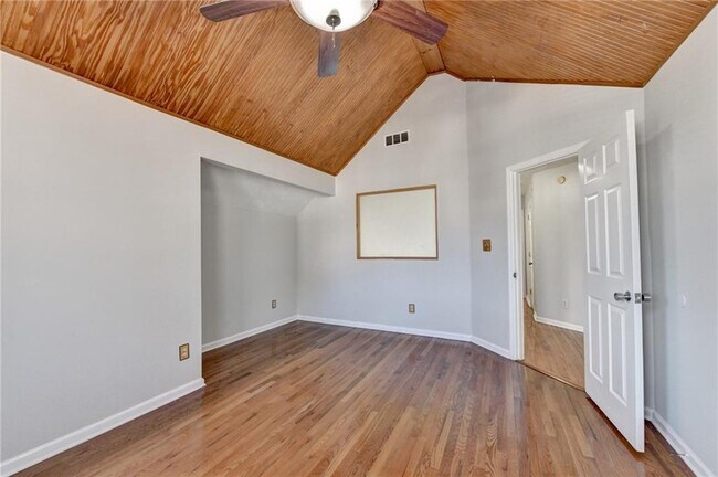 Building Photo - 1112 Ashbury Dr