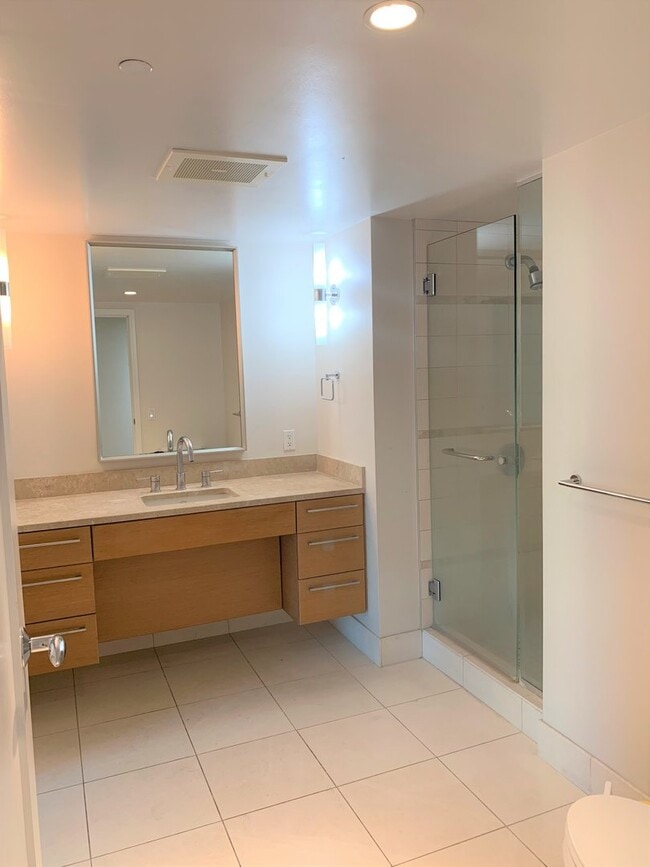 Building Photo - 3 Bedroom 2 Bath 2 Parking in Beautiful Koolani in Ward Village / Ala Moana Area