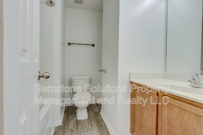 Building Photo - 1303 Vermont Ct