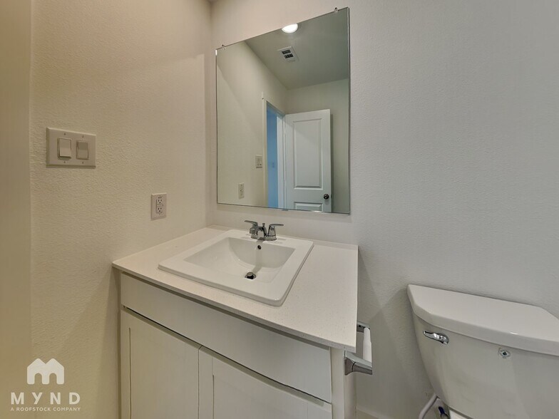 Building Photo - 2049 Belgian Dr