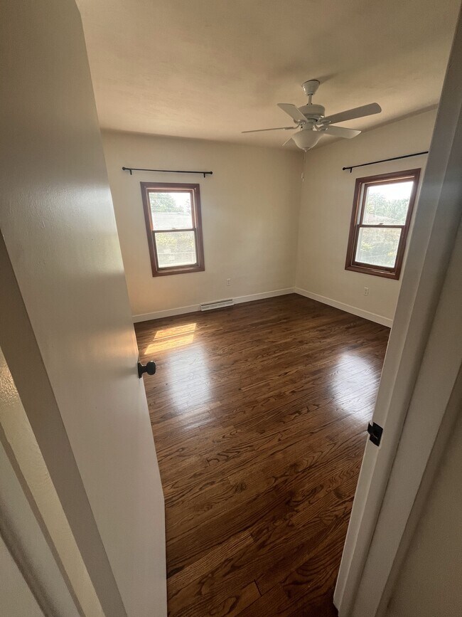 Building Photo - 6 Riverview Ln