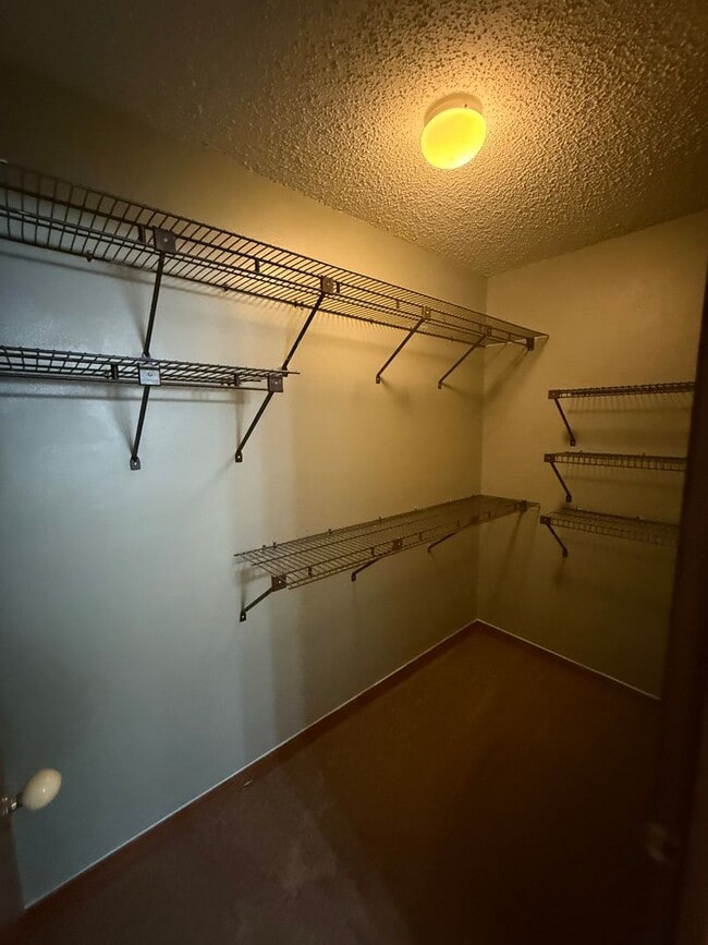 Building Photo - 3BD 2BA FLAT UPSTAIRS WITH HUGE BALCONY