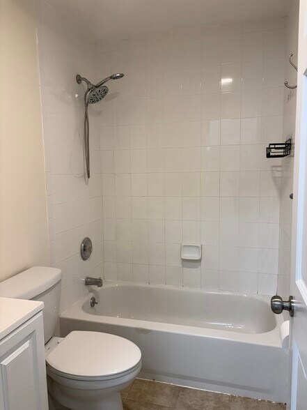 Building Photo - 2028 Bergen St