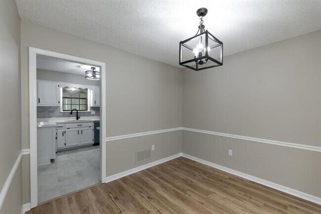 Building Photo - 9102 Valkrie Ln