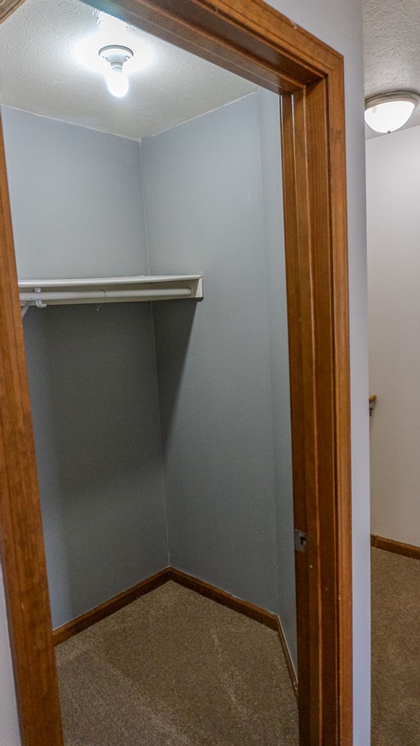Building Photo - Updated 3-Bedroom Townhouse in Convenient ...