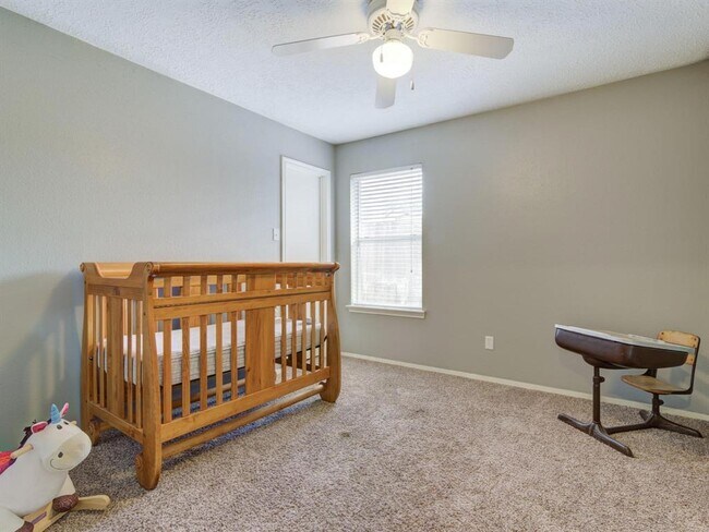 Building Photo - 10941 W Dogwood Dr