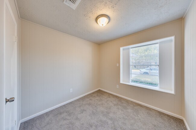 Building Photo - 713 Northbend Dr