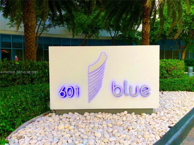 Building Photo - 601 NE 36th St