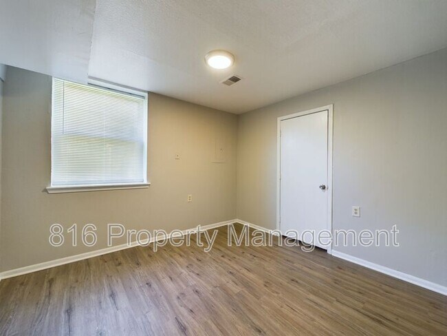 Building Photo - 5722 Norton Ave