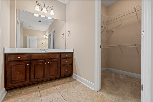 Building Photo - 148 Carriage House Ln