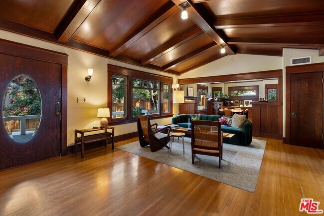 Building Photo - 8050 Jovenita Canyon Dr