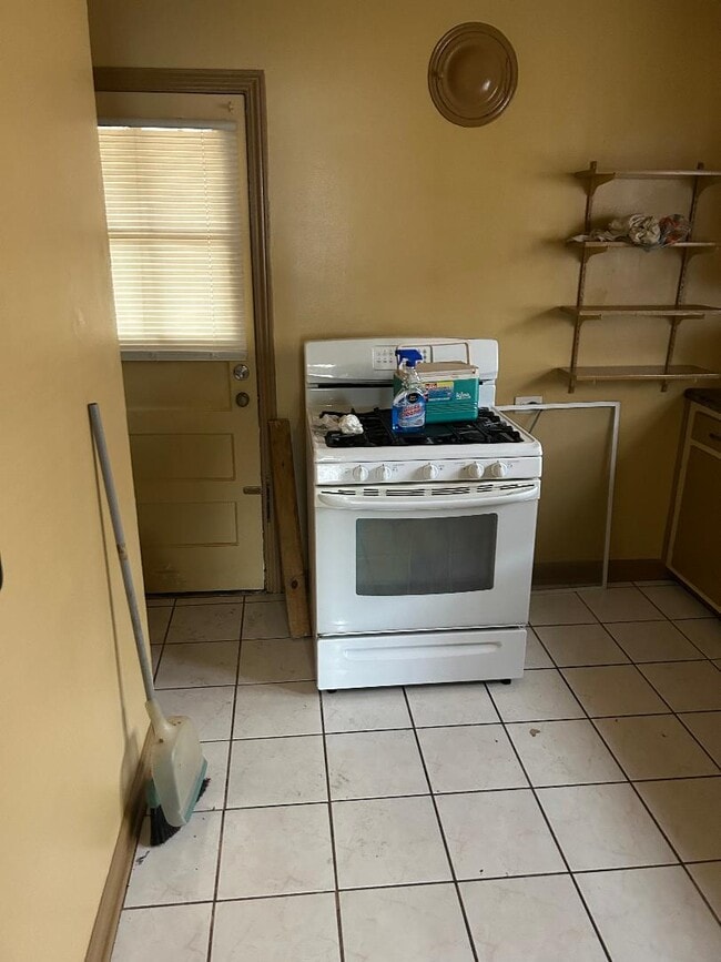 Building Photo - 8855 S Dorchester Ave