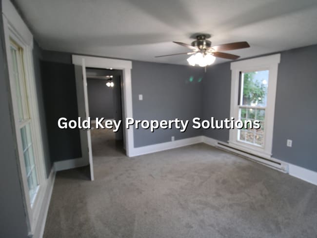Building Photo - Fully Updated 2 BR 1 BA House with Covered...
