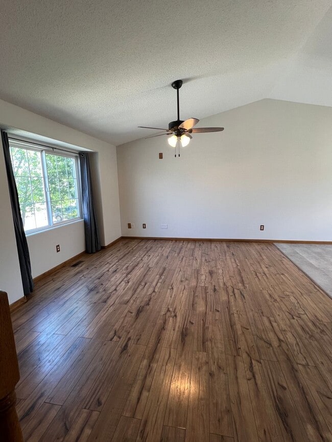 Building Photo - 4 Bedroom, 2 Bath Home for Rent