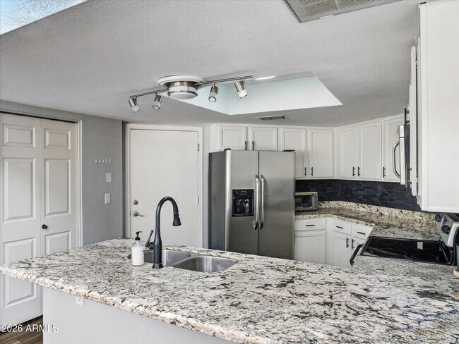 Building Photo - 11444 N 28th Dr