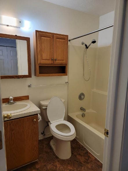 Building Photo - 620 Buckingham Dr