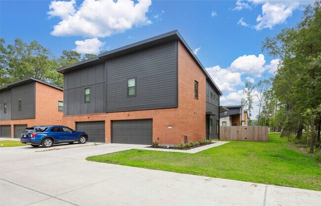 Primary Photo - 2521 Appian Wy