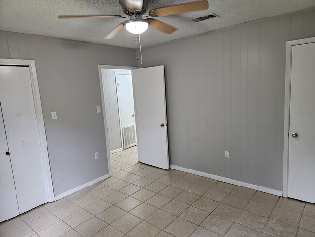 Building Photo - 50023 Kevin Dr