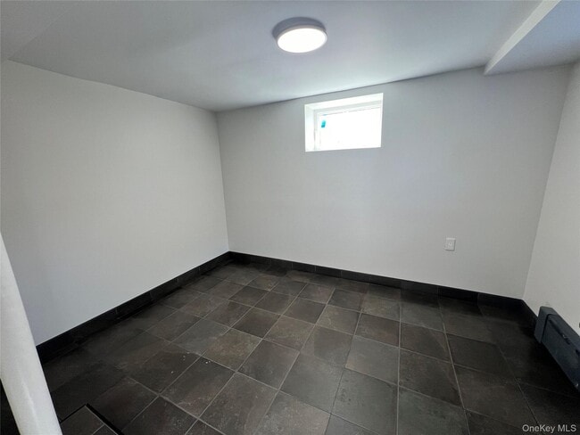 Building Photo - 14-30-30 160th St