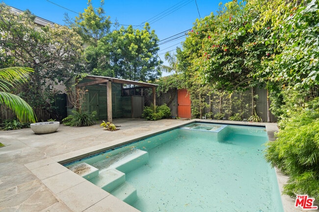 Building Photo - 813 Crestmoore Pl