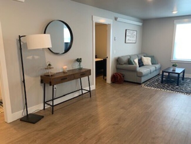 Building Photo - Elysian Road Triplex
