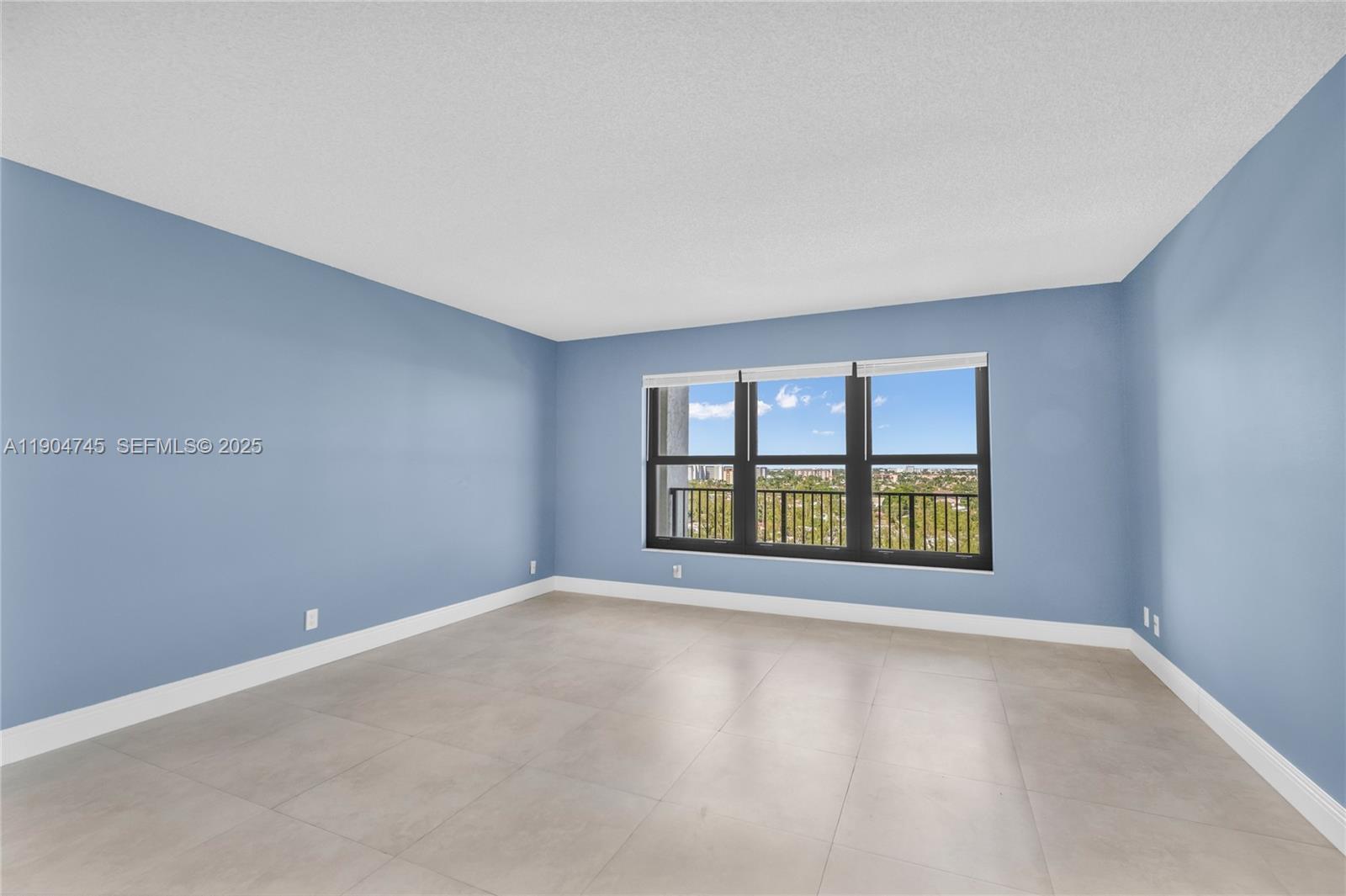 Building Photo - 3200 Port Royale Dr N