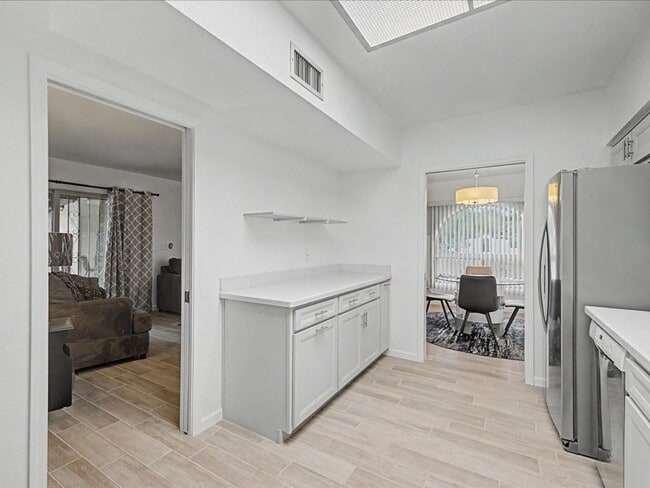 Building Photo - ALL UTILITIES, WIFI AND FURNITURE INCLUDED!! Beautiful Fully Furnished Home with Upgrades & Commu...