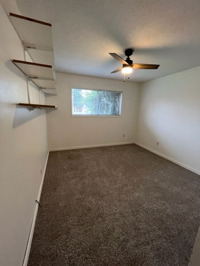 Building Photo - Coming Soon! 3 Bedroom 2 Bath McMinnville OR