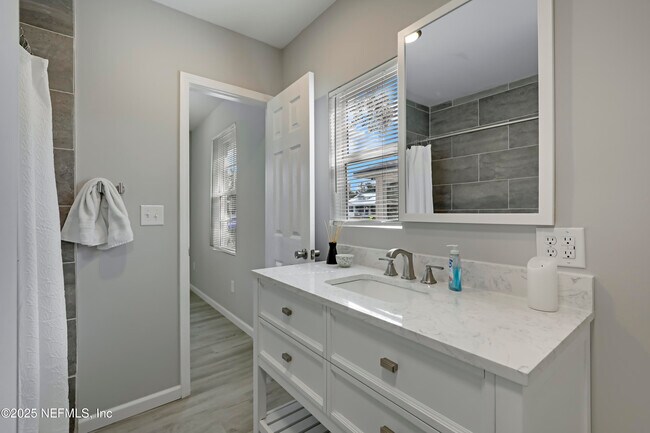 Building Photo - 2908 Broadway Ave