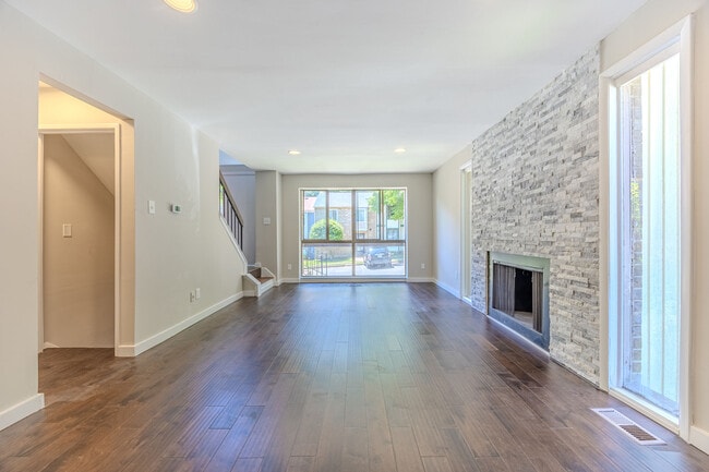 Building Photo - 6023 Forrest Hollow Ln
