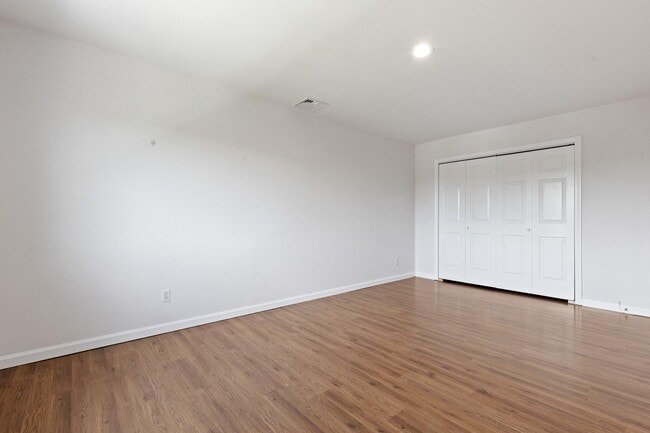 Building Photo - 2 Larissa Ln