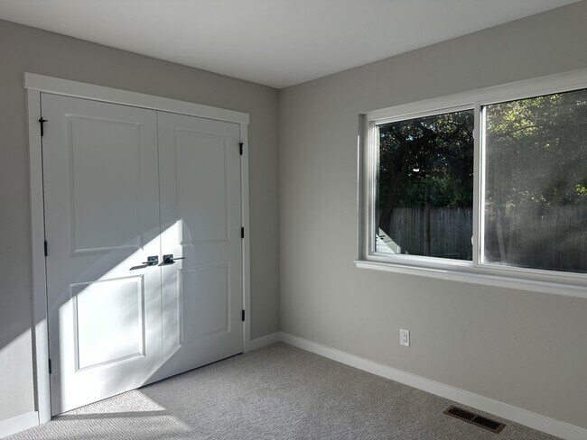 Building Photo - 10807 NE 143rd St