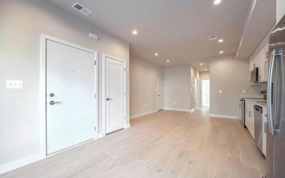 Building Photo - 2536 Elvans Rd SE