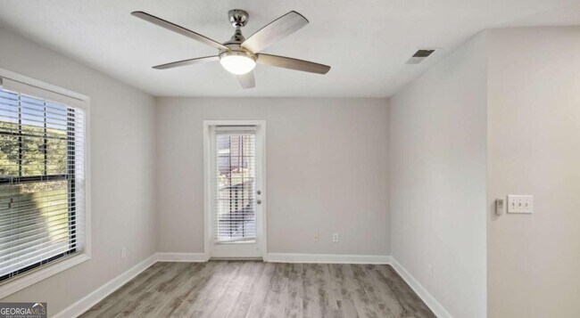 Building Photo - 100 Pinhurst Dr