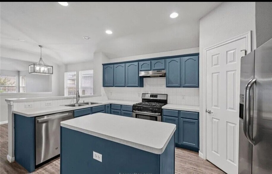 Building Photo - 4318 Spring Garden Dr