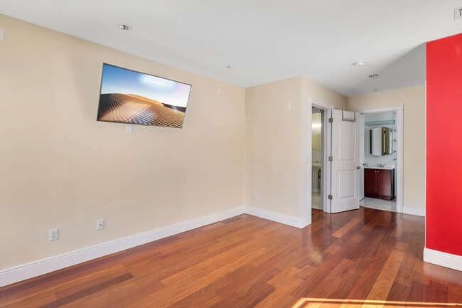 Building Photo - 34-40-40 48th St