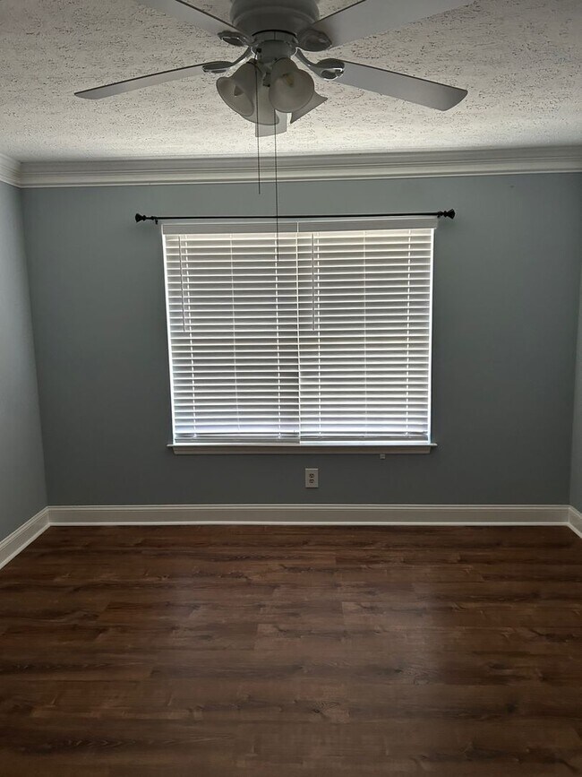 Building Photo - Forest Ridge off Middleground Road