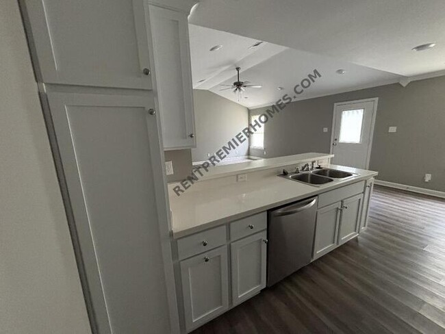 Building Photo - 55 Buena Vis Dr
